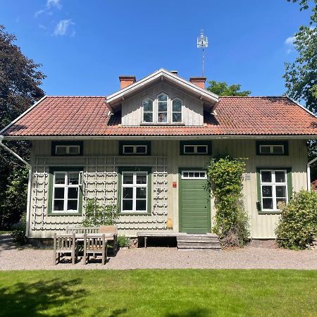 Bed and Breakfast Aeppelgarden Mariestad Exterior foto